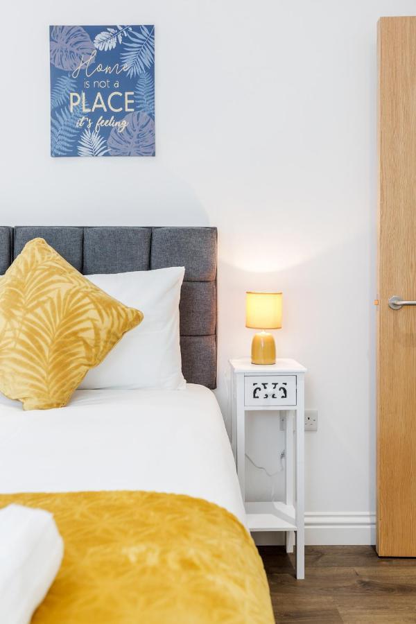 Watford Town Centre, Serviced One Bed Flat With Choice Of King Or Twin Beds, Sleeps Up To 4 Sharing, Free Wifi And Free Movies لندن المظهر الخارجي الصورة