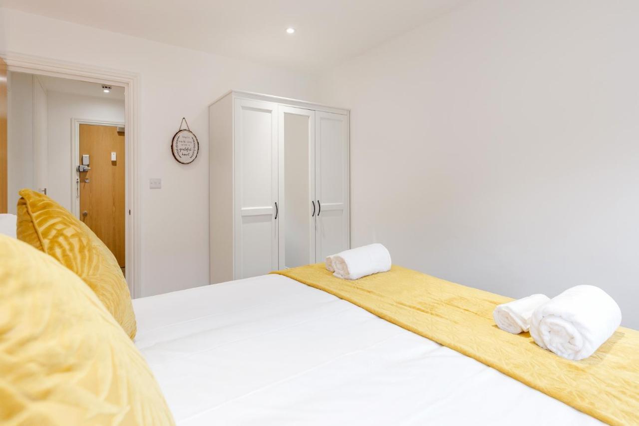 Watford Town Centre, Serviced One Bed Flat With Choice Of King Or Twin Beds, Sleeps Up To 4 Sharing, Free Wifi And Free Movies لندن المظهر الخارجي الصورة