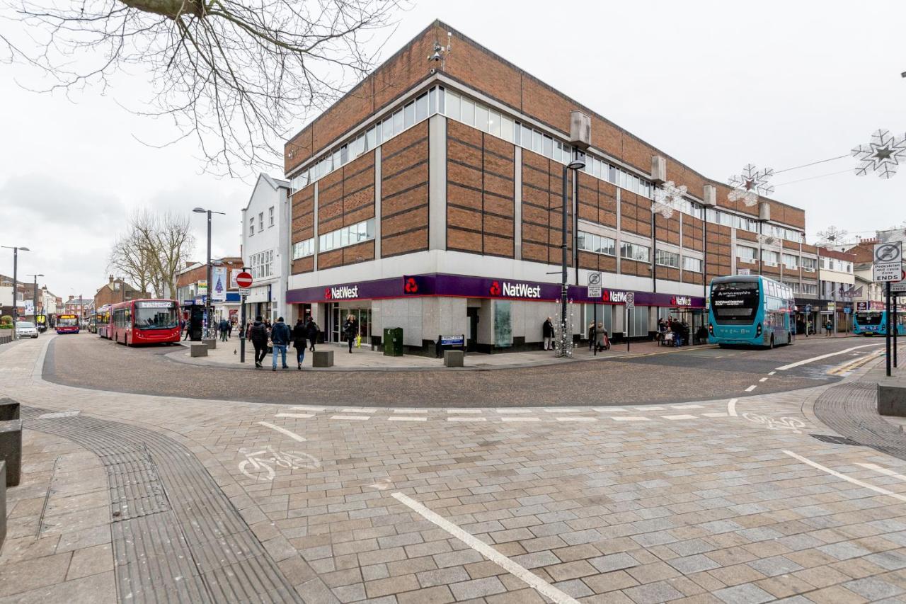 Watford Town Centre, Serviced One Bed Flat With Choice Of King Or Twin Beds, Sleeps Up To 4 Sharing, Free Wifi And Free Movies لندن المظهر الخارجي الصورة